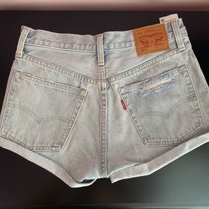 LEVIS - NEVER WORN Rolled Up High Waisted Shorts